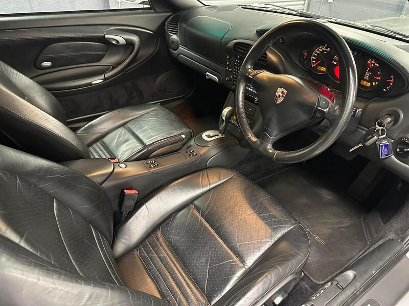 Porsche 911 view 4