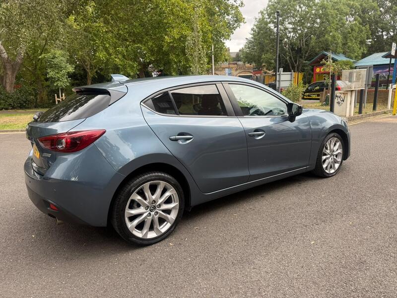 Mazda Mazda3 — photo 1