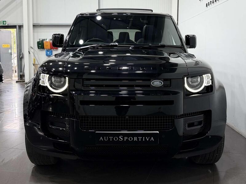 Land Rover Defender 130 view 6