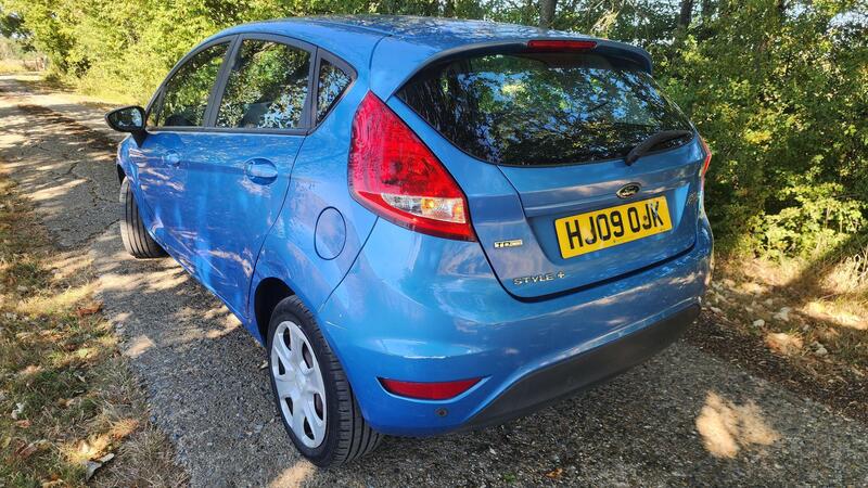 2009 Ford Fiesta — photo 7