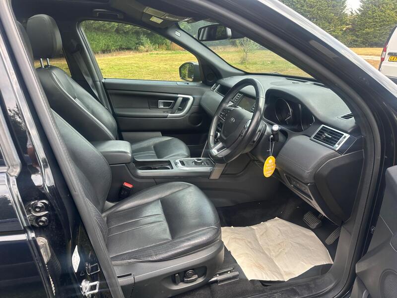Land Rover Discovery Sport view 7