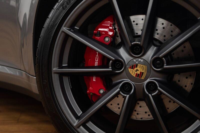 Porsche 911 view 6