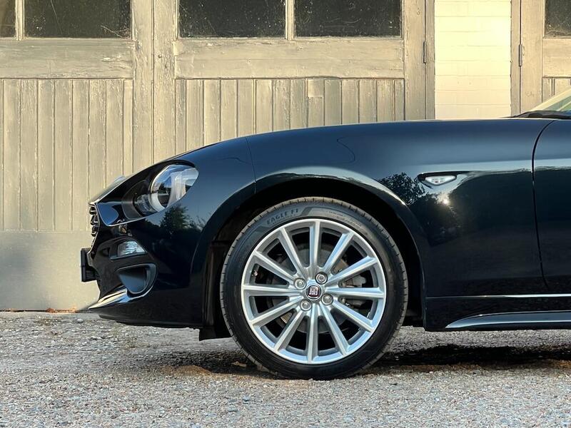 Fiat 124 Spider view 2