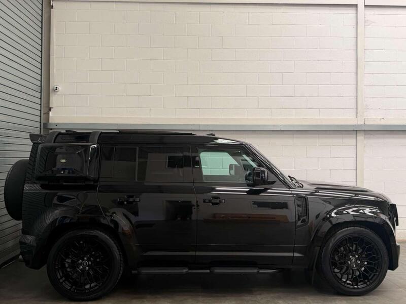 Land Rover Defender 110 view 4