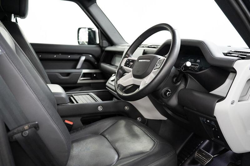 Land Rover Defender 110 view 5
