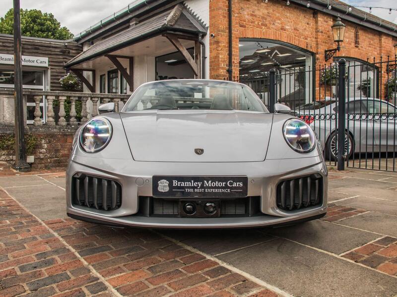 Porsche 911 view 5