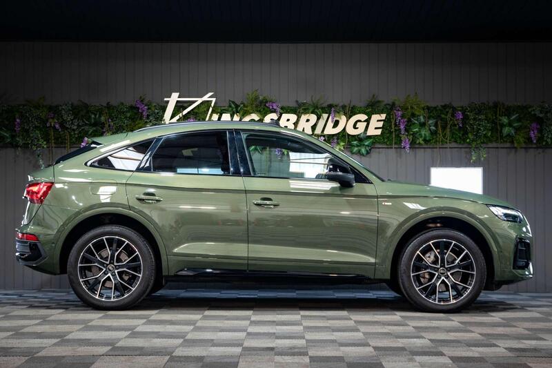 Audi Q5 view 4