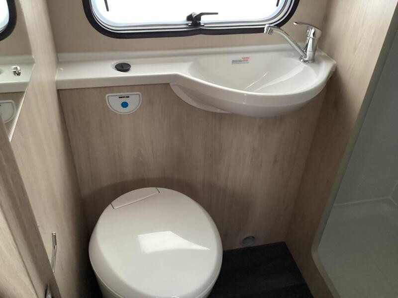 Auto-Trail Expedition C73 — image 15