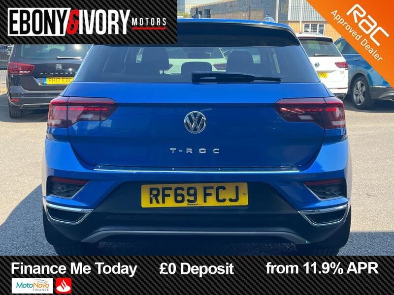 Volkswagen T-Roc view 5