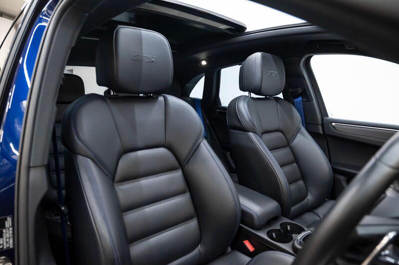 Porsche Macan view 3