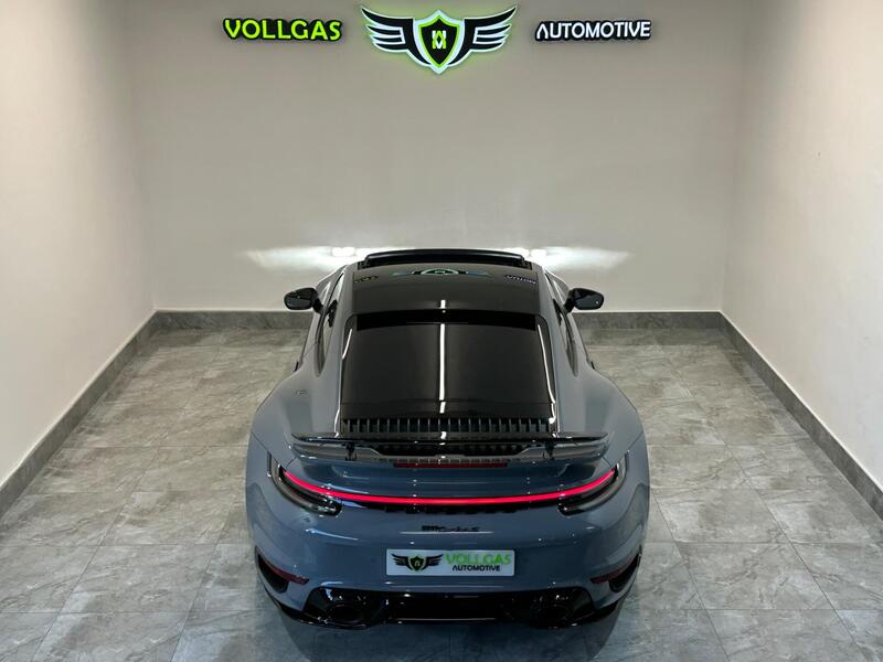Porsche 911 view 5