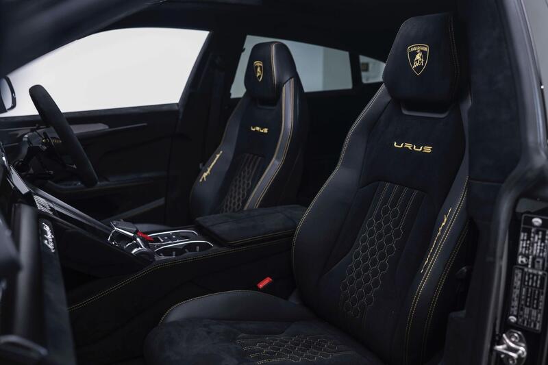 Lamborghini Urus view 3