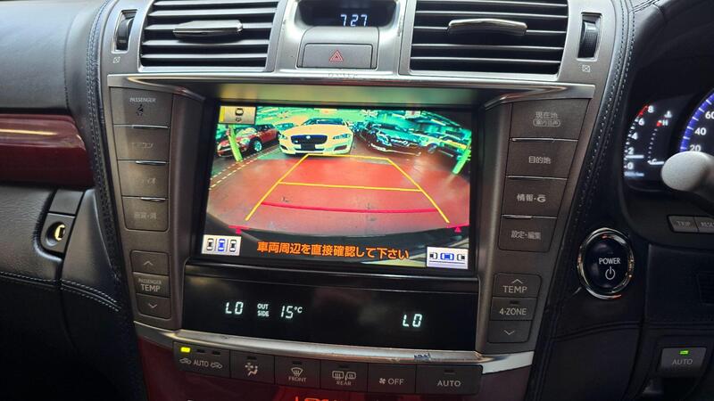 Lexus LS view 7