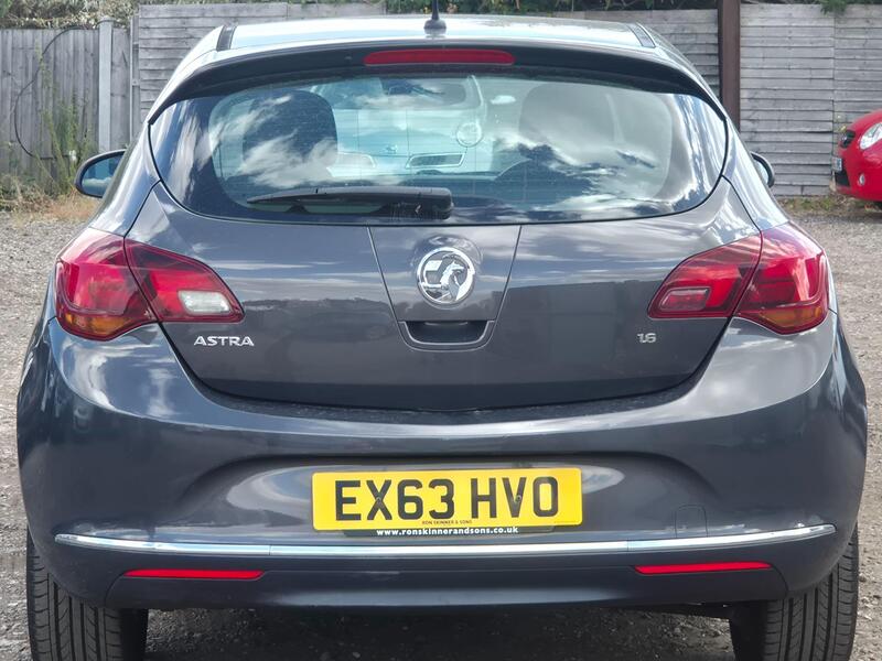 Vauxhall Astra view 5