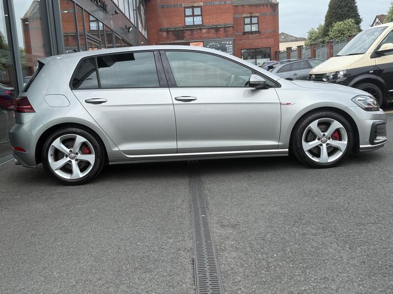 Volkswagen Golf view 5