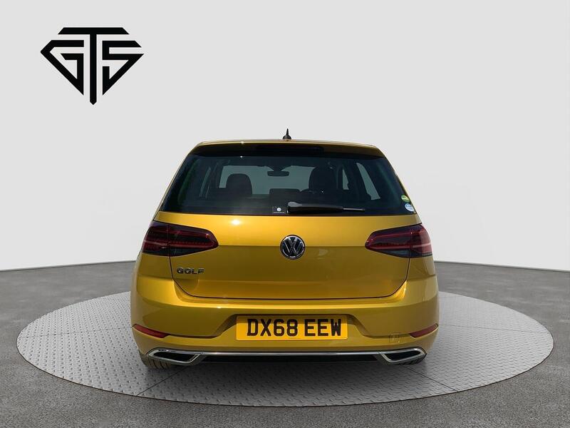 Volkswagen Golf view 4