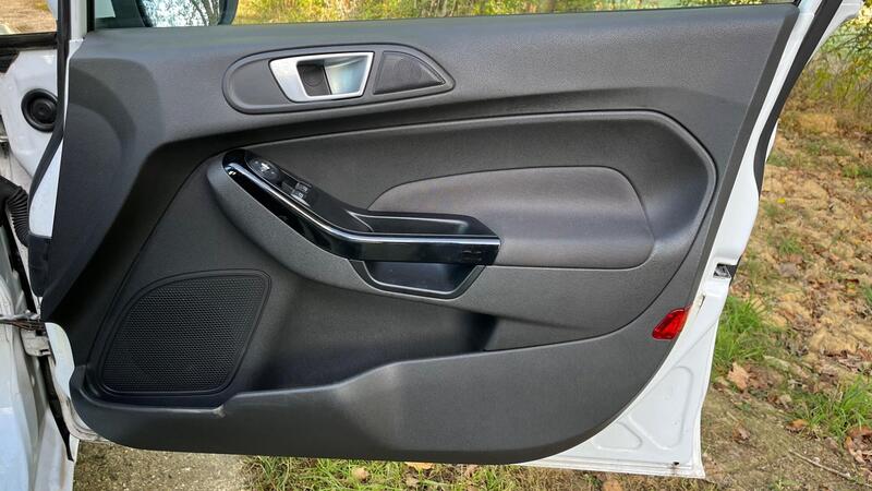 2013 Ford Fiesta — photo 43