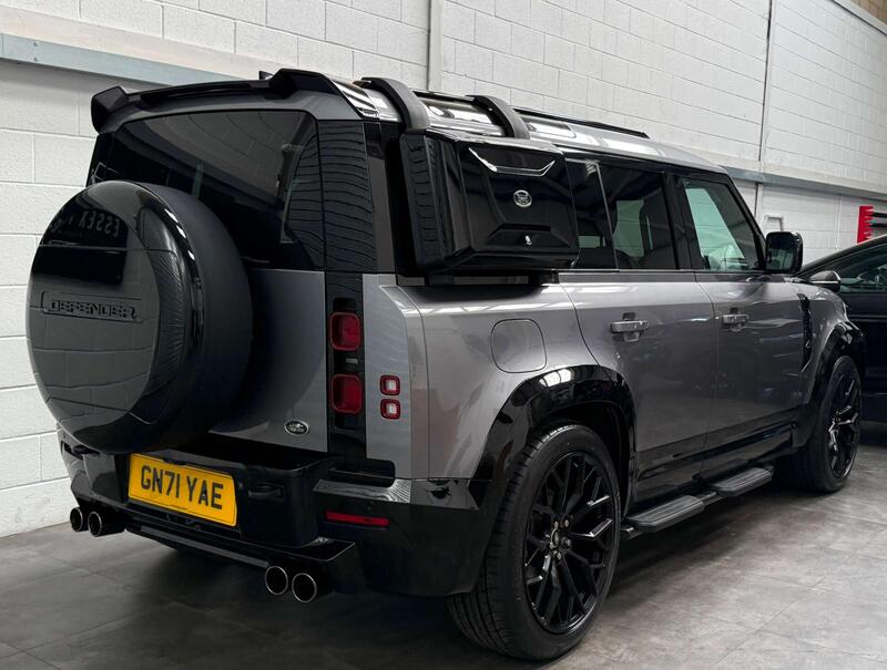 Land Rover Defender 110 view 6