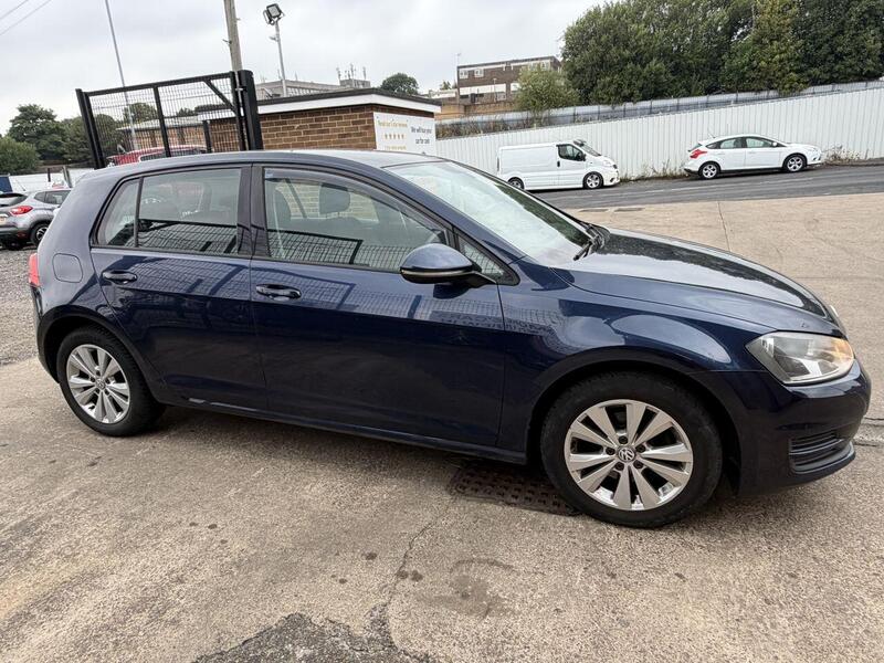 Volkswagen Golf view 4