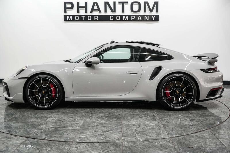 Porsche 911 view 3