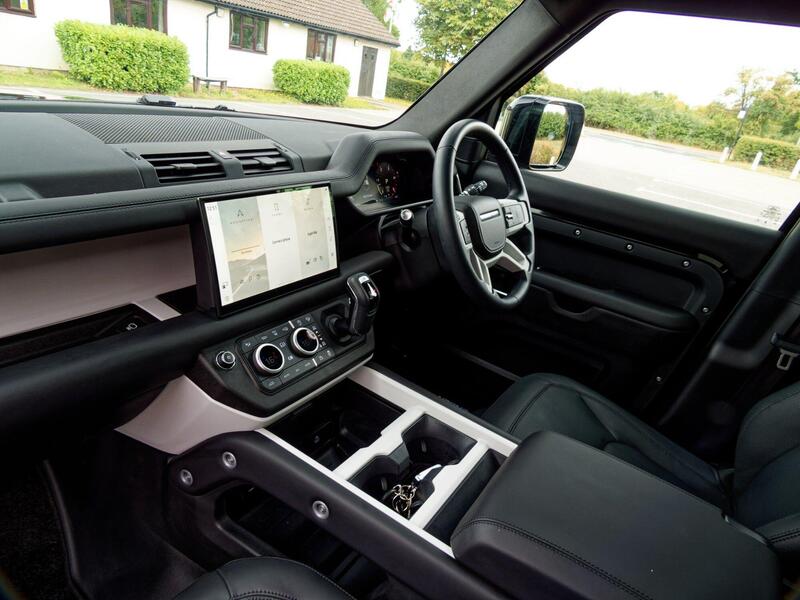 Land Rover 110 view 31