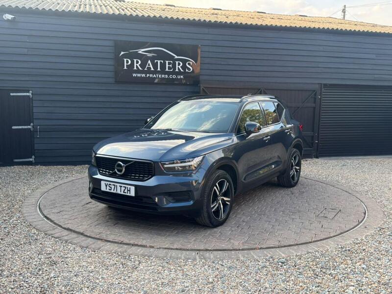 Volvo XC40 view 2