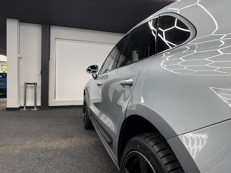 Porsche Macan view 7
