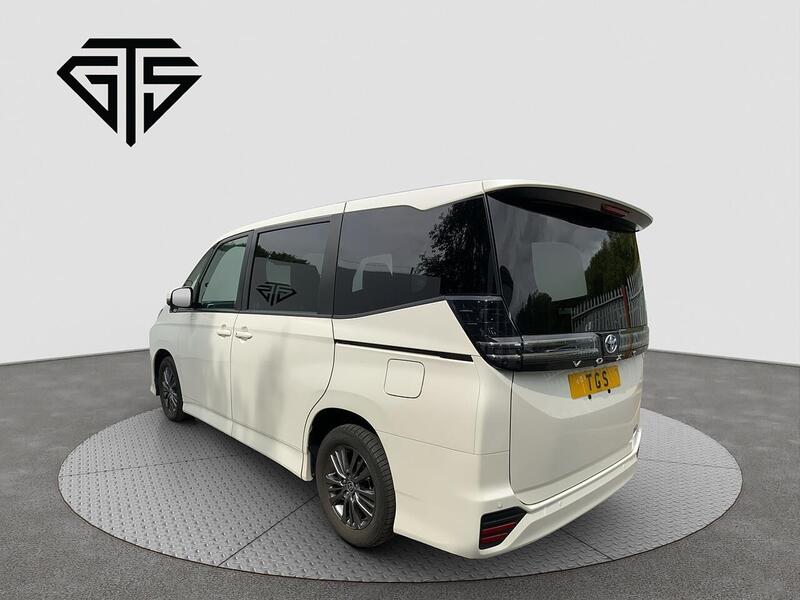 Toyota Voxy view 5