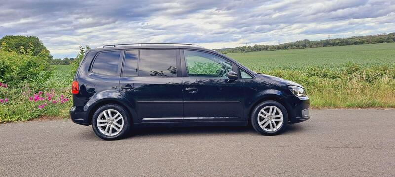Volkswagen Touran view 4
