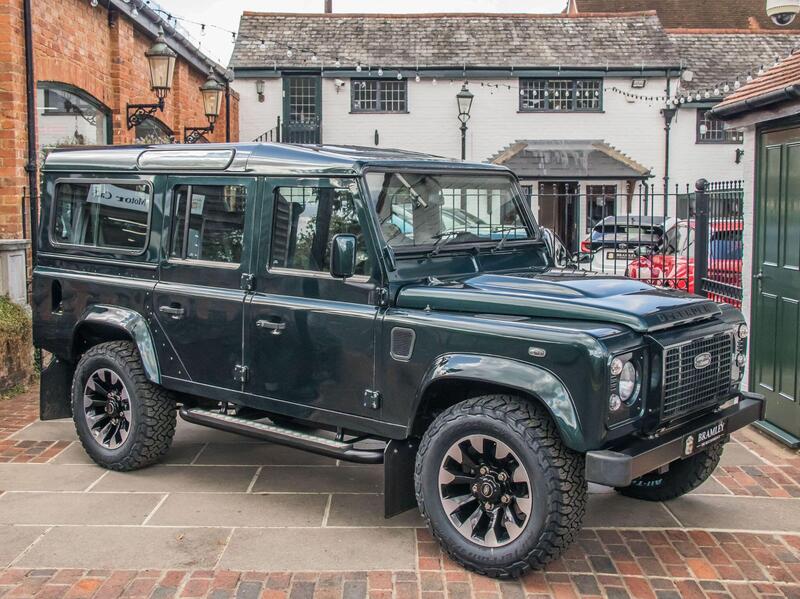 Land Rover Defender 110 view 4