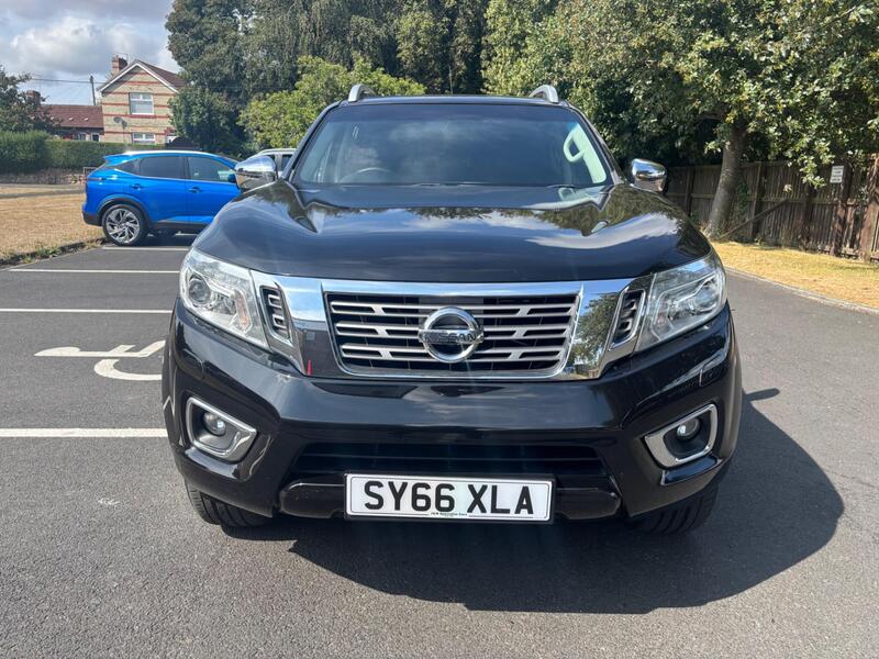 Nissan Navara view 2