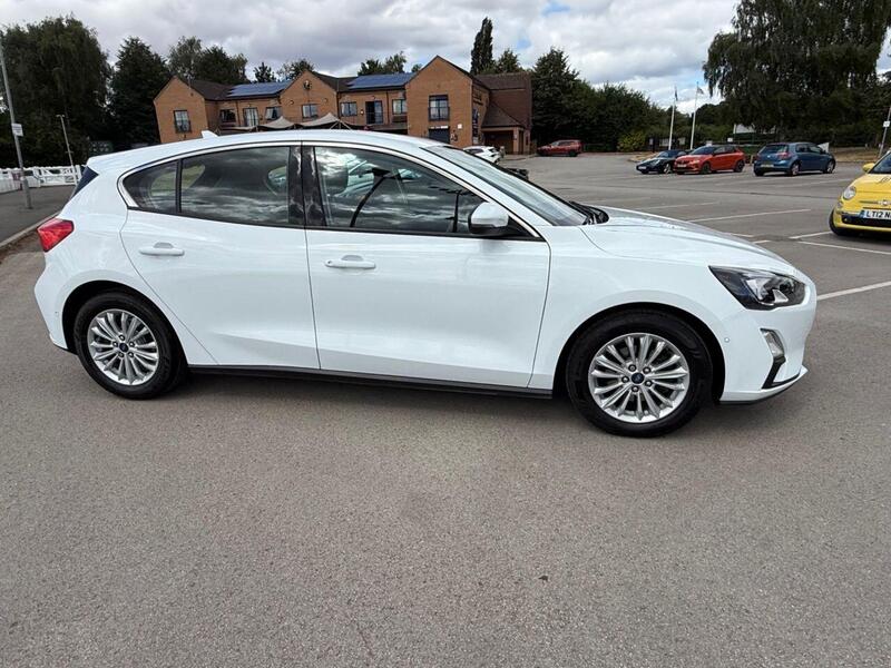 Ford Focus view 4