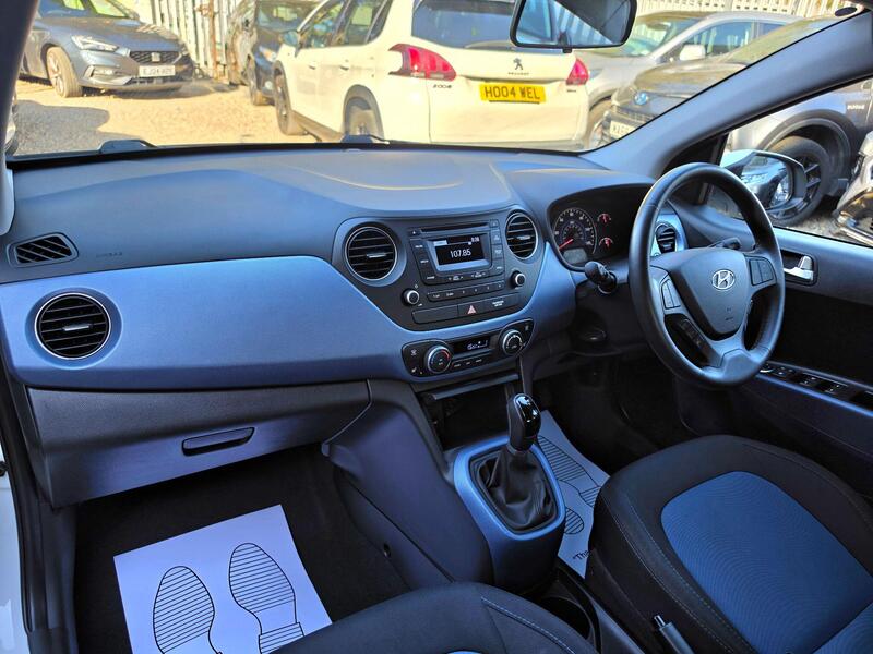 Hyundai i10 1.2 Premium SE Auto Euro 6 5dr thumbnail 21