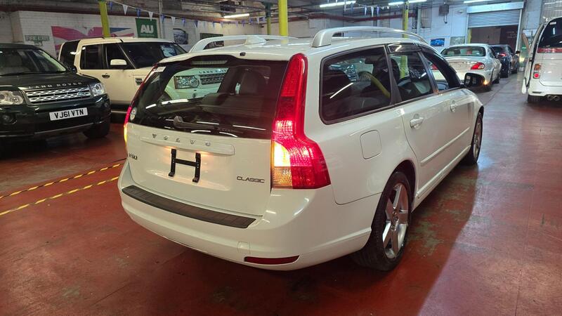 Volvo V50 view 3