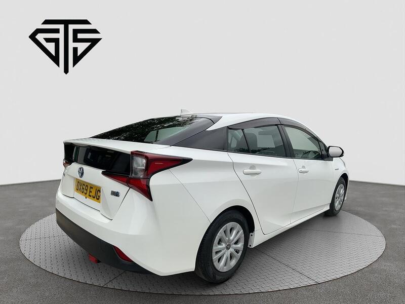 Toyota Prius view 3