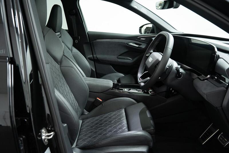 Audi Audi SQ6 e-tron view 3