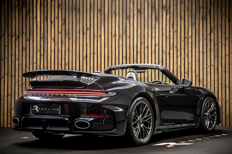 Porsche 911 view 4