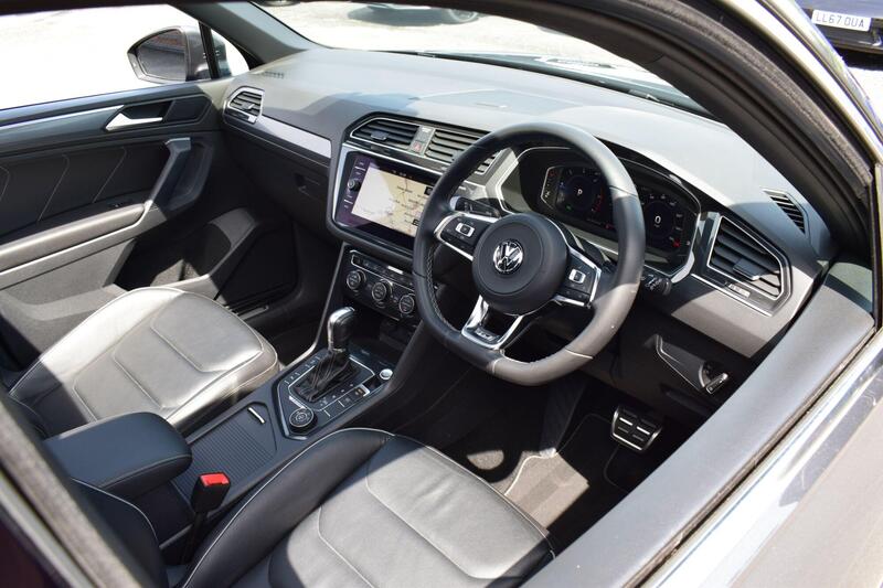 Volkswagen Tiguan view 3