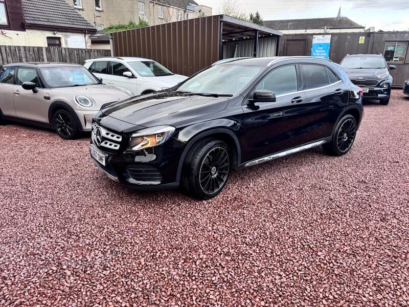 Mercedes-Benz Mercedes-Benz GLA view 3