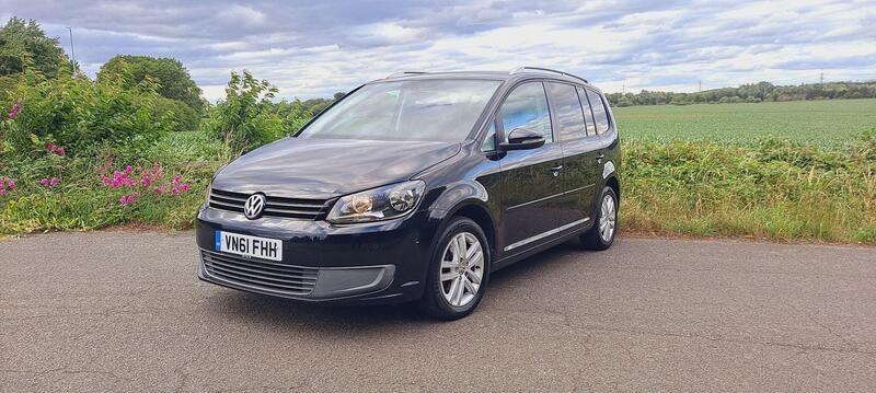 Volkswagen Touran view 2