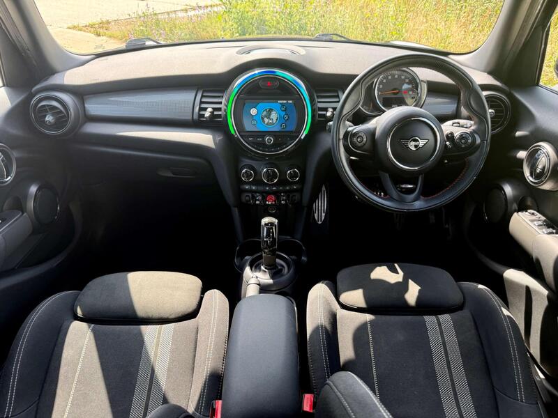 Mini Hatch view 3