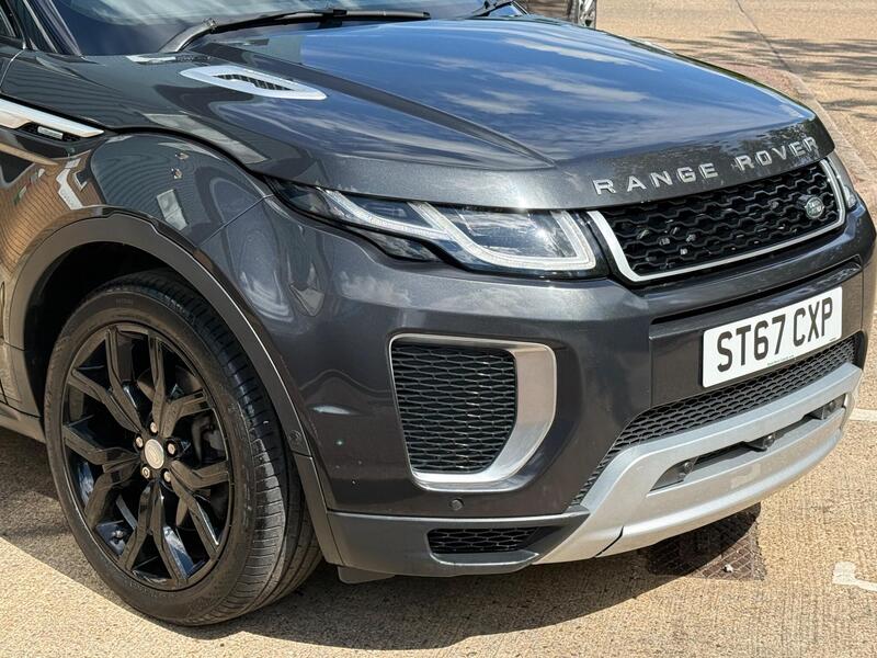 Land Rover Range Rover Evoque view 3