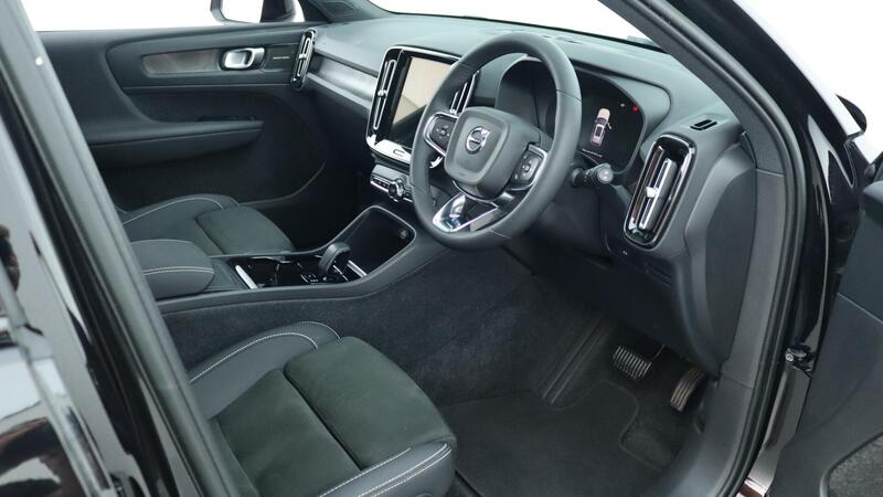 Volvo XC40 view 4