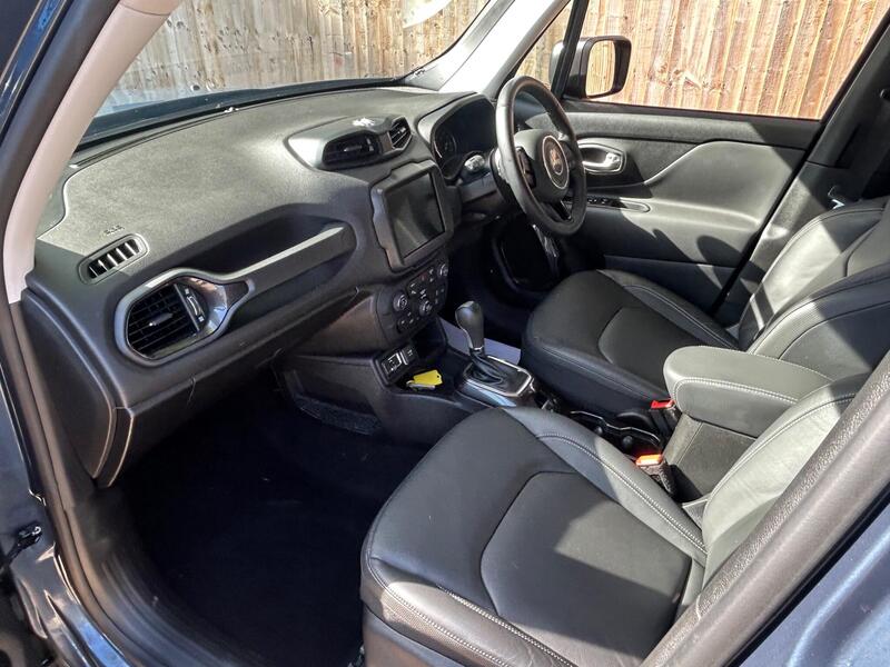 Jeep Renegade view 4