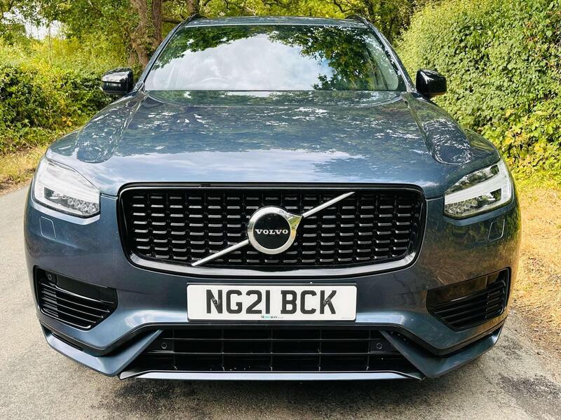 Volvo XC90 view 3