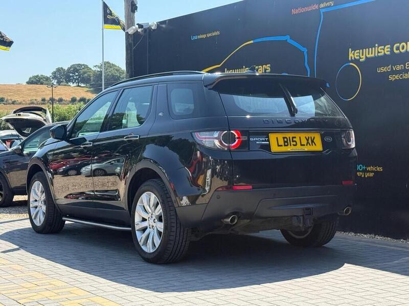 Land Rover Discovery Sport view 3