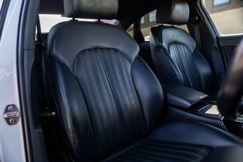 Audi A6 Saloon view 4