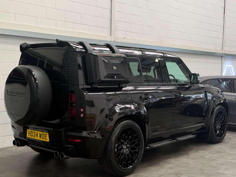 Land Rover Defender 110 view 6