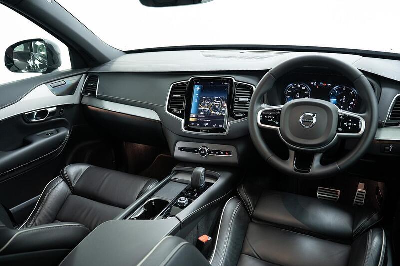 Volvo XC90 view 3