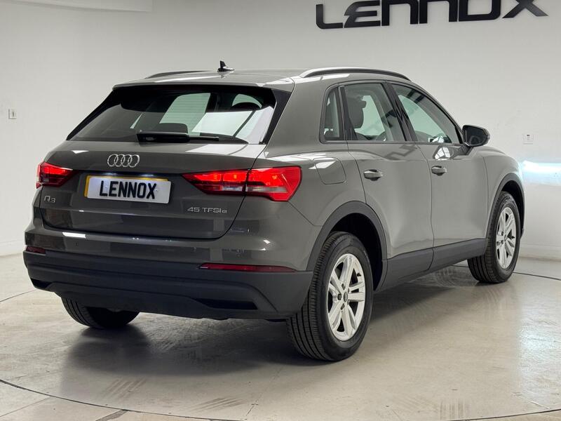 Audi Q3 view 7